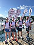 Zwei Männer und zwei Frauen die als Running Doctor beim Wachau Marathon mitgelaufen sind.