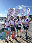 Zwei Männer und zwei Frauen die als Running Doctor beim Wachau Marathon mitgelaufen sind.
