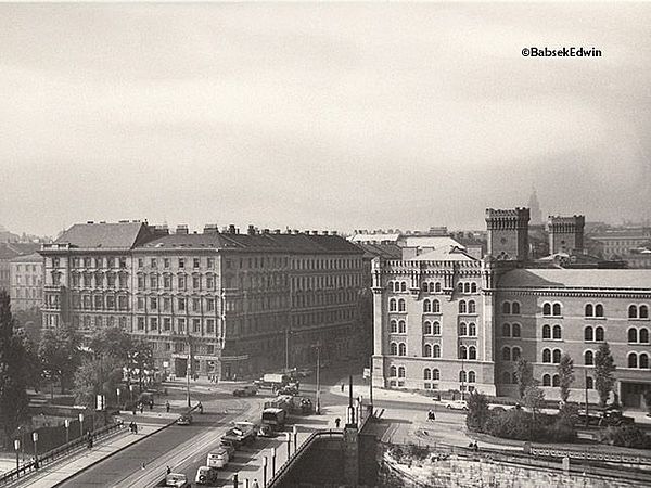 Altes schwarz weiß Bild vom Ringturm am Wiener Schottenring.