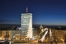 Ringturm mit Weihnachtsbeleuchtung