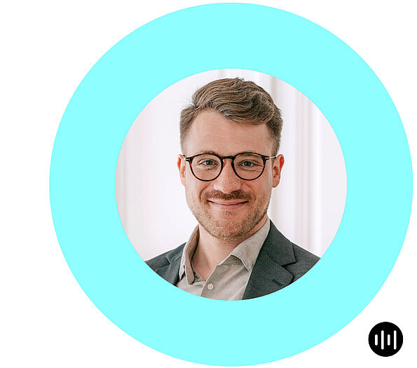 Rundes Porträtfoto von Goran Maric von Three Coins, in blauem Kreis