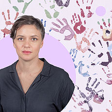 Collage mit dem Bild einer Frau mit kurzen braunen Haaren im dunklen Oberteil und einem Foto mit bunten Handabdrücken