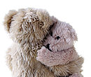 Bild mit zwei hellbraunen Teddybären, die sich umarmen