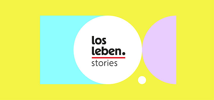 Bunte Grafik mit gelbem Hintergrund, überlappenden Kreisen in Türkis, Weiß und Lila; im weißen Kreis steht der Schriftzug „los leben. stories“ mit roter Unterstreichung unter „leben“. 