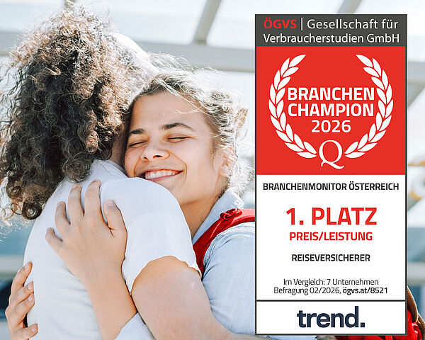 Zwei Personen umarmen sich herzlich im Freien. Eingeblendetes Siegel: Branchen Champion 2026, 1. Platz Preis-Leistung bei Reiseversicherern.