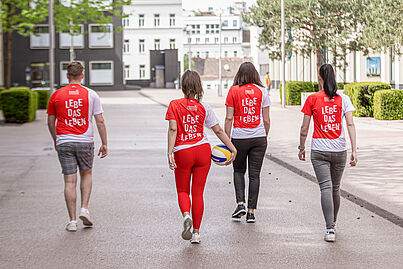 Läauferinnen in der Rückansicht.