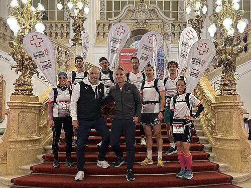 Gruppenbild von Läufern beim Graz Marathon.