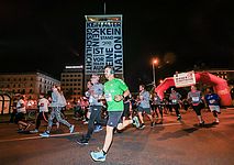Bild mit Teilnehmern vom Vienna Night Run, während des Marathons
