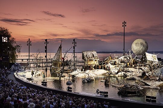Bild der Bregenzer Seebühne bei den Bregenzer Festspielen.