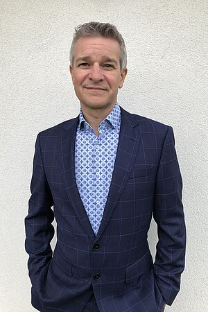 Portraitfoto von Thomas Riegler.