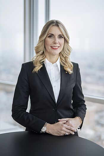 Portrait von Sonja Brandtmayer.