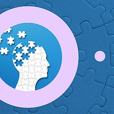 Weiße Puzzleteile auf blauem Hintergrund bilden einen menschlichen Kopf, wobei ein paar Teile noch nicht eingesetzt sind. Das Bild ist Teil einer Collage.