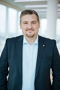 Alexander Meier, der Landesdirektor von Vorarlberg, lächelt in die Kamera