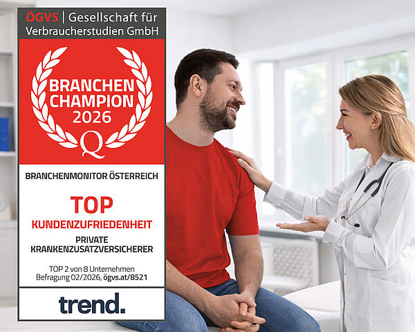 Arztpraxis-Szene: Eine Ärztin spricht lächelnd mit einem Patienten, der auf einer Untersuchungsliege sitzt. Links eingeblendet ist ein Siegel mit der Aufschrift ‚Branchen Champion 2026‘ der ÖGVS für hohe Kundenzufriedenheit bei privaten Krankenzusatzversicherern (Top 2 von 8 Unternehmen).