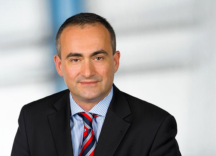 Porträtfoto von Psychiater Lukas Pezawas, MedUni Wien