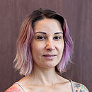 Die Allgemeinmedizinerin Petra Hirtler verschränkt die Arme.