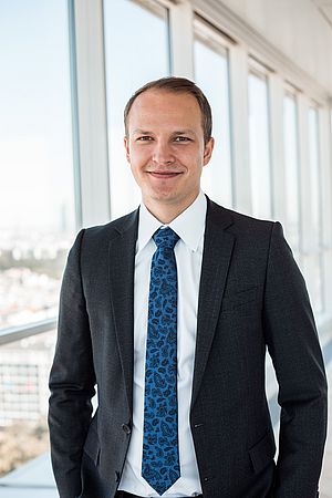 Porträt von Tobias Lorenz.