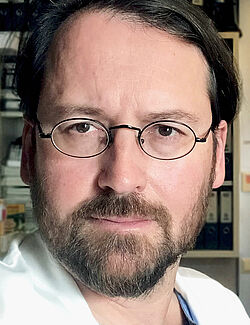 Porträtfoto von Harald Herkner, Notfallmediziner im AKH Wien