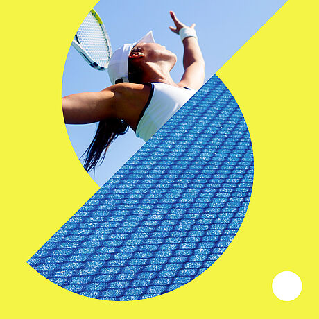 Dynamische Collage: Tennisspielerin beim Aufschlag vor blauem Himmel, kombiniert mit abstrakten Kreisformen und gelb-blauem Grafikdesign.