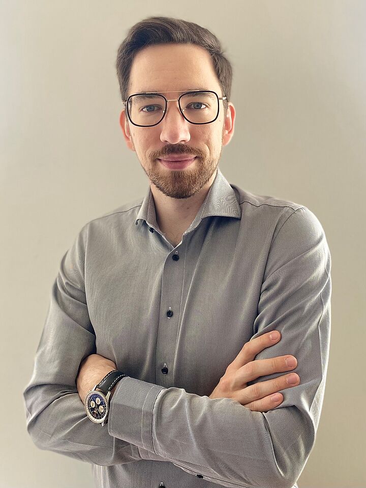 Porträtfoto von Lukas Hendorfer.