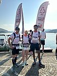 Gruppenbild von Läufern beim Marathon Kärnten läuft.